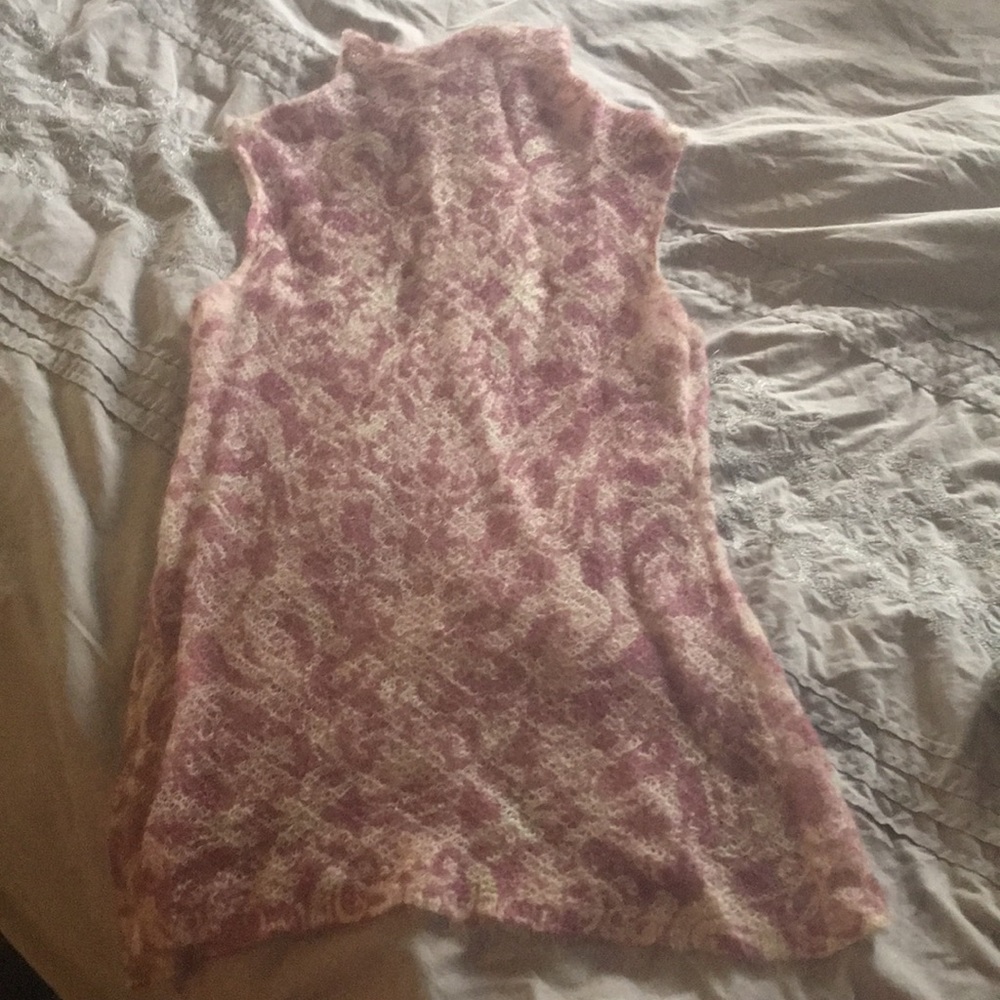 A beautiful, delicately made Elie Tahari vest.